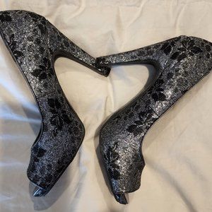 Vera Wang Open toe Princess Hells